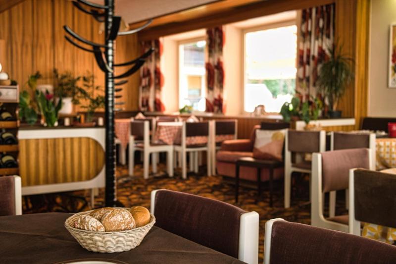 Cafe Rudi Living Bed & Breakfast Parcines Ngoại thất bức ảnh