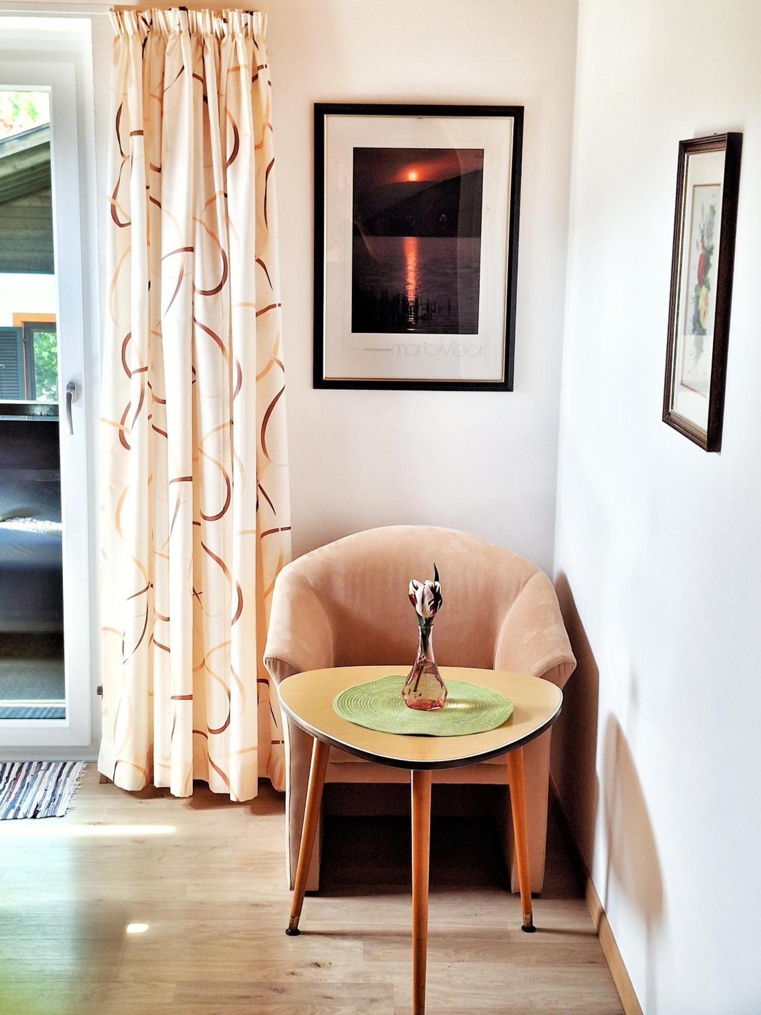 Cafe Rudi Living Bed & Breakfast Parcines Ngoại thất bức ảnh