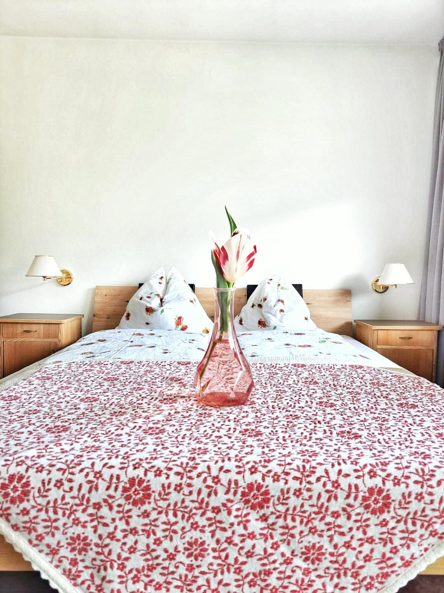 Cafe Rudi Living Bed & Breakfast Parcines Ngoại thất bức ảnh